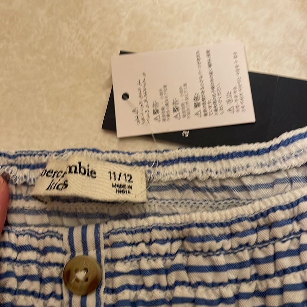 💙 A&F kids casual dressy top - New With Tags - Picture 3 of 5